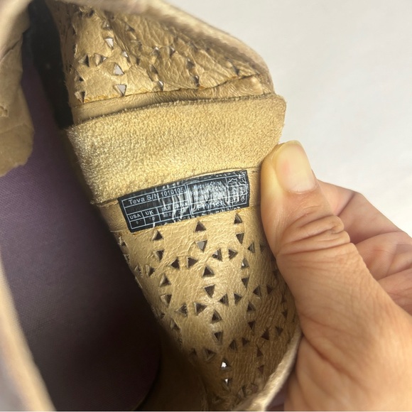Teva Women's Delavina Ankle Bootie suede cut out detail size 9 - Picture 4 of 7
